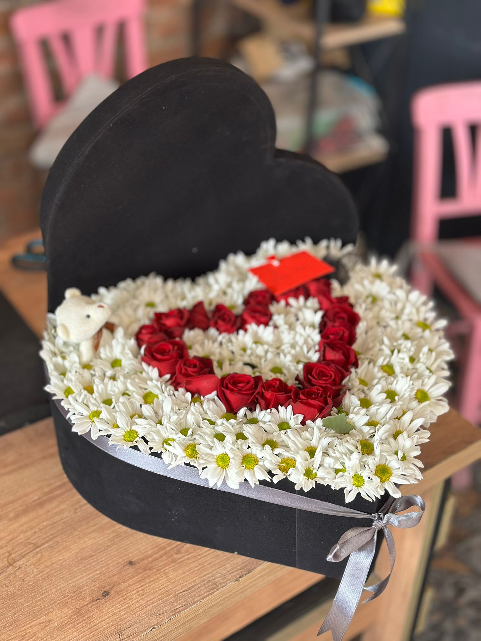 Büyük Boy Kalp Kutuda Papatya ve Kalp Gül