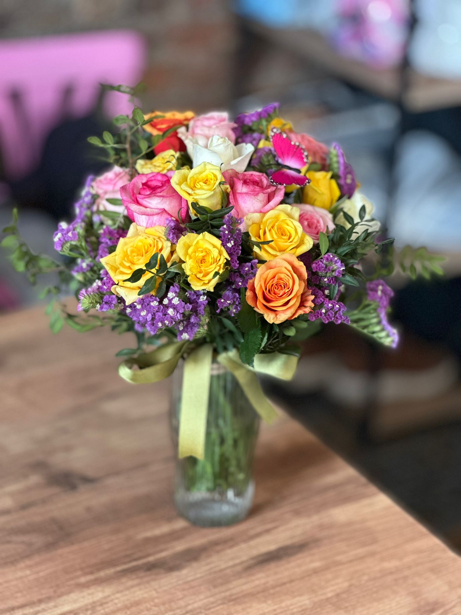 20 Adet Vazoda Renkli Gül